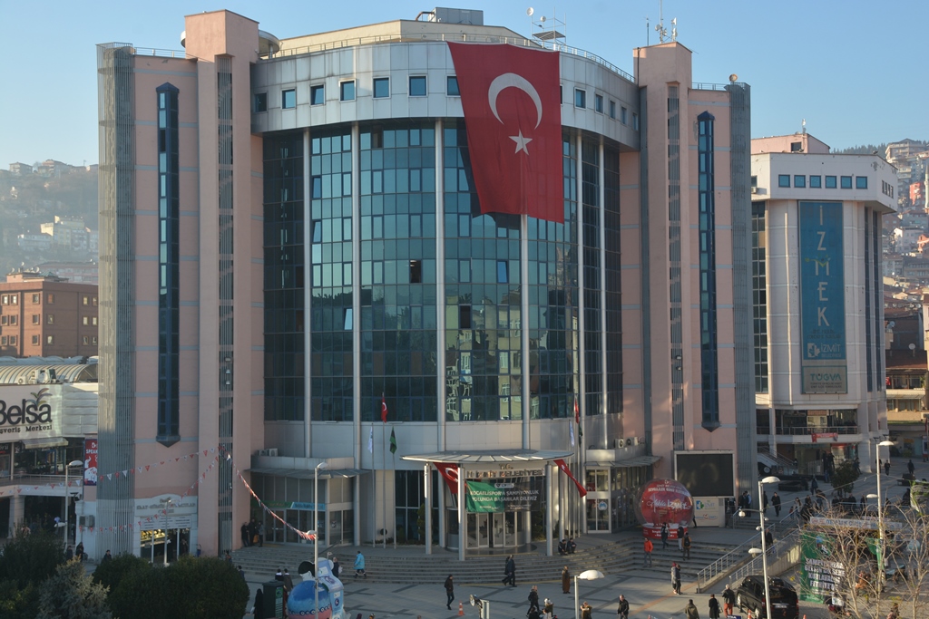 İzmit Belediyesinden zorda olan esnafa koşulsuz şartsız nakdi destek