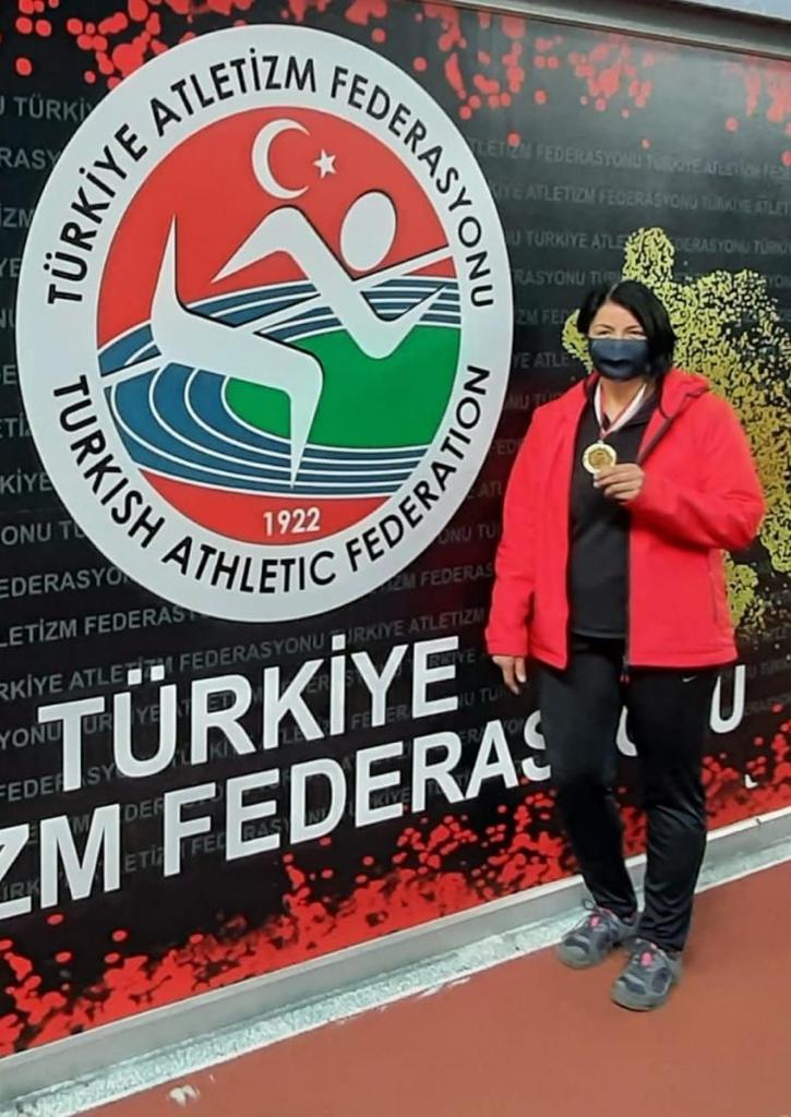 İzmit Belediyesporlu atlet gülle