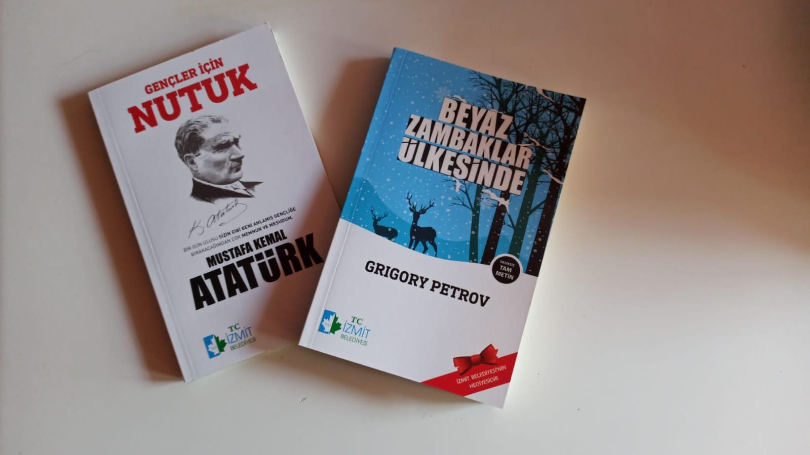 İzmit Belediyesinden çocuklara ‘Beyaz Zambaklar Ülkesinde’ ve ‘Nutuk’ kitapları hediye
