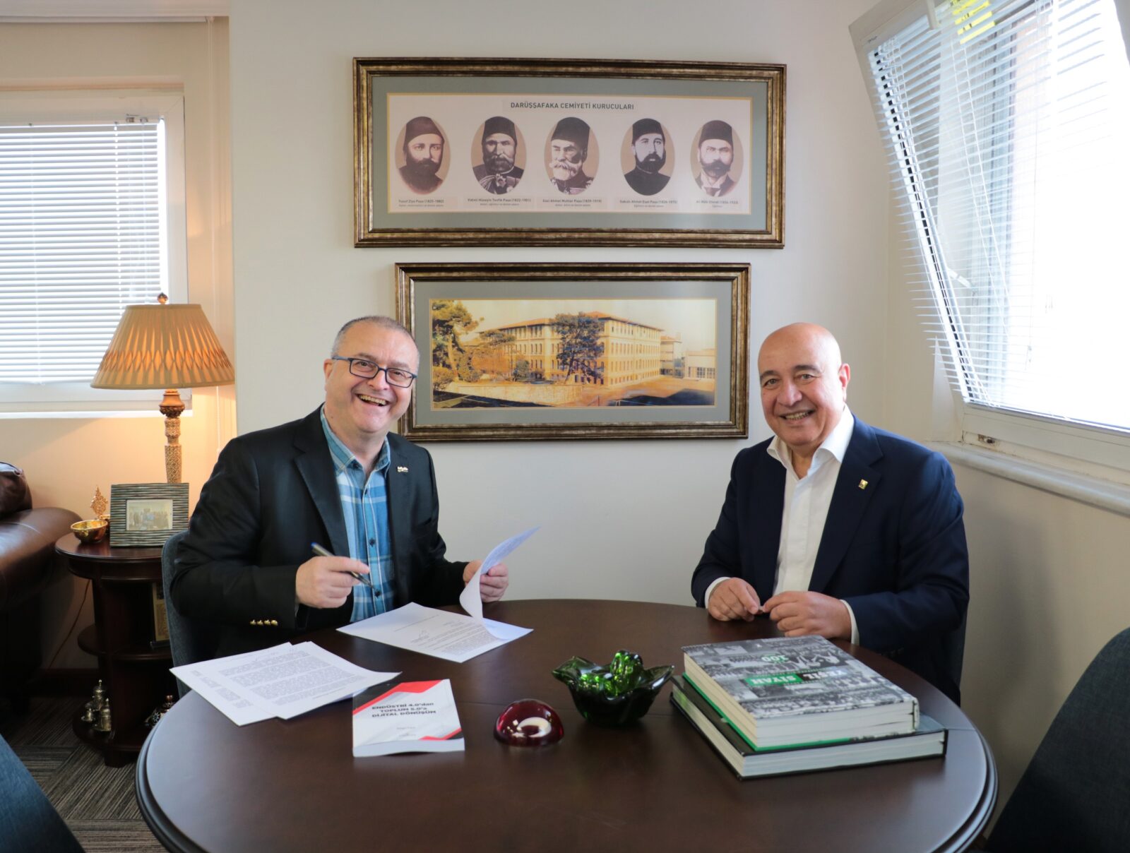 YAZAR HAYRİ CEM’İN YENİ KİTABININ TÜM TELİF GELİRİ DARÜŞŞAFAKA’YA
