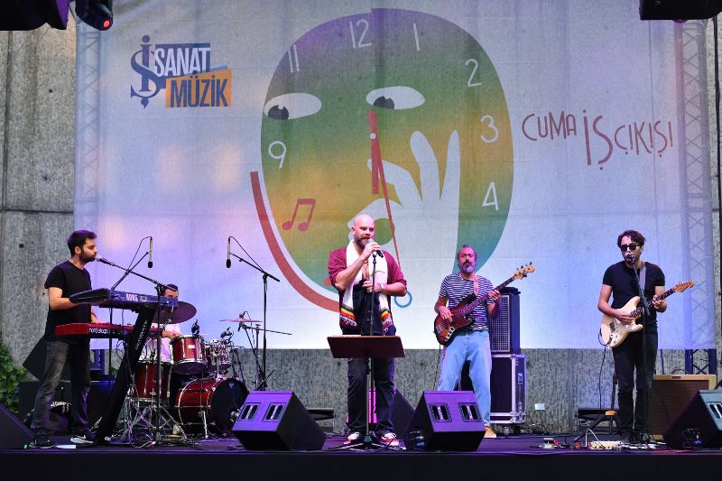 “Cuma İş Çıkışı” müzik dolu dakikalar