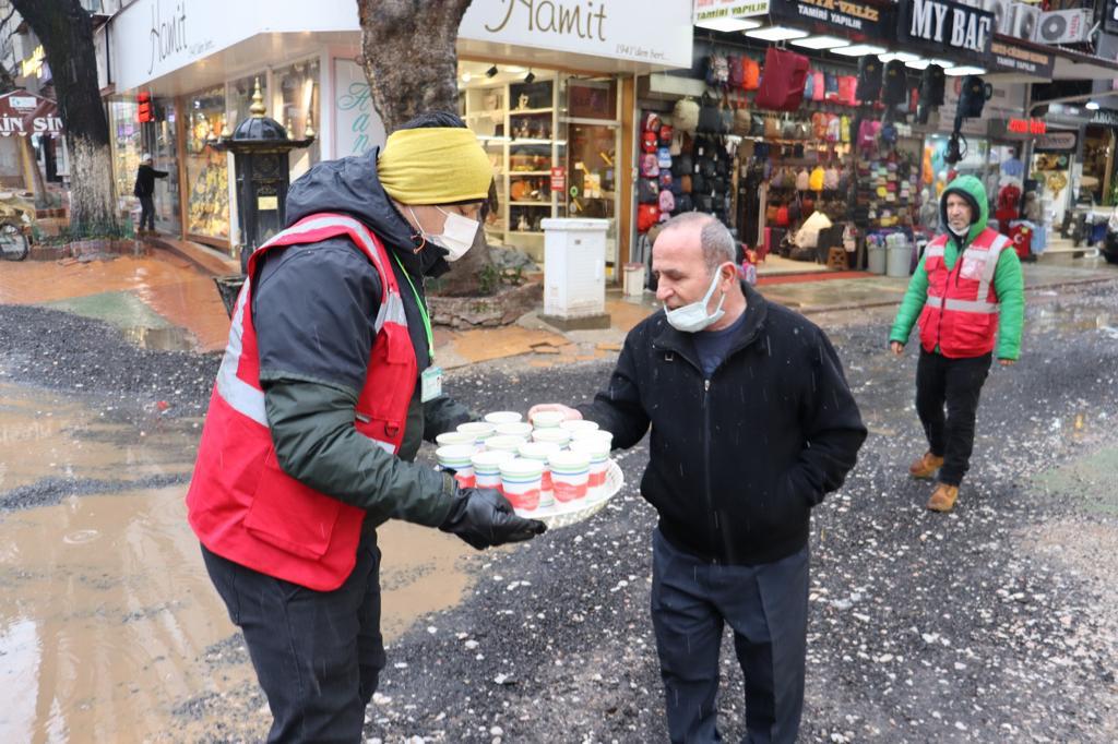 Soğuk kış günü sıcak çorbanız İzmit Belediyesi'nden